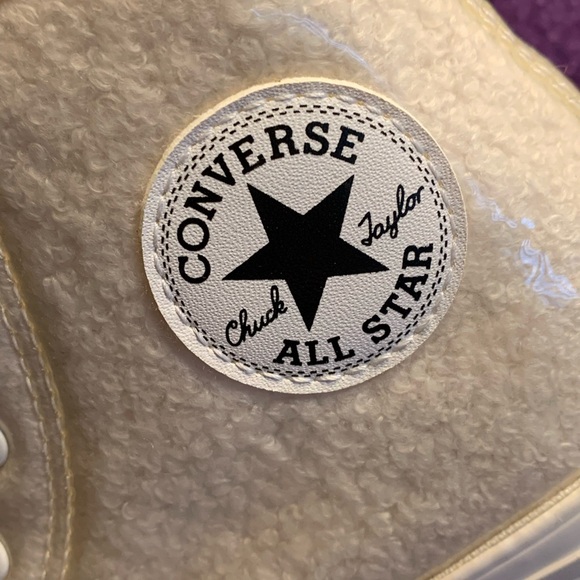 Girls Converse high tops 669307C cream Sherpa Size 3 NWOT All Stars - Picture 2 of 8